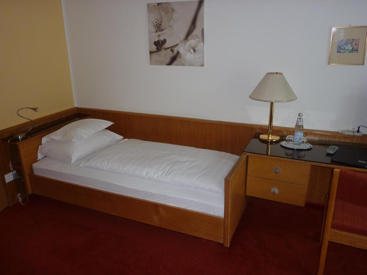 Hotel Zima Мерано Екстериор снимка