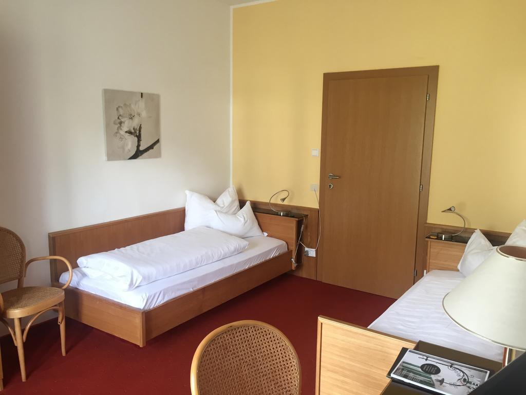Hotel Zima Мерано Екстериор снимка