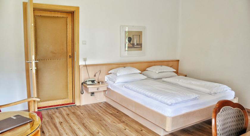 Hotel Zima Мерано Стая снимка